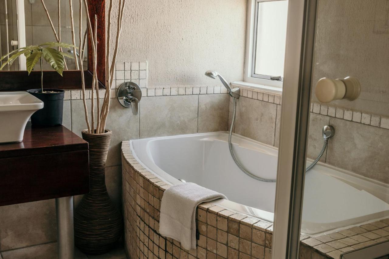 Artemis Hotel Суакопмунд Екстериор снимка