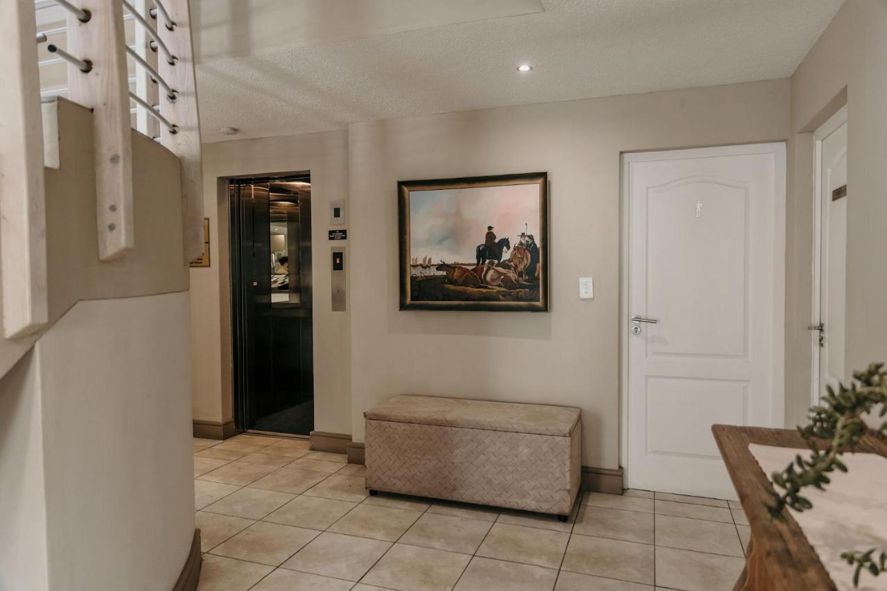 Artemis Hotel Суакопмунд Екстериор снимка
