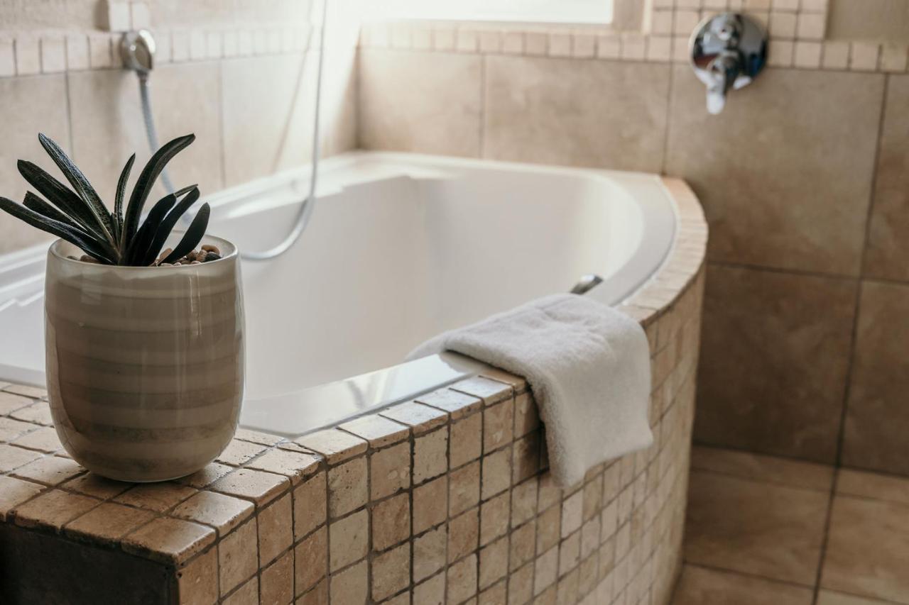 Artemis Hotel Суакопмунд Екстериор снимка